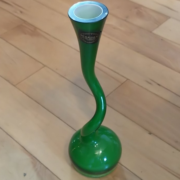 MAKORA twisted emerald green vase
